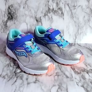 NWOT- YOUTH GIRLS SAUCONY Cohesion 14 A/c Sneaker / Silver/Periwinkle/Turq